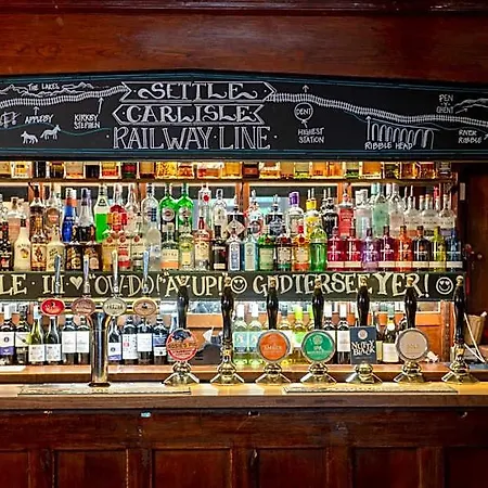 فندق The Golden Lion At Settle سكيبتون