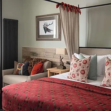 The Golden Lion At Settle 4* سكيبتون